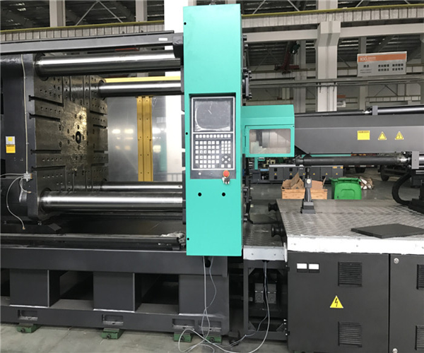 Lo stampaggio ad iniezione leva completamente automatico di 8000 KN lavora 2558 volumi a macchina del colpo del ³ di cm